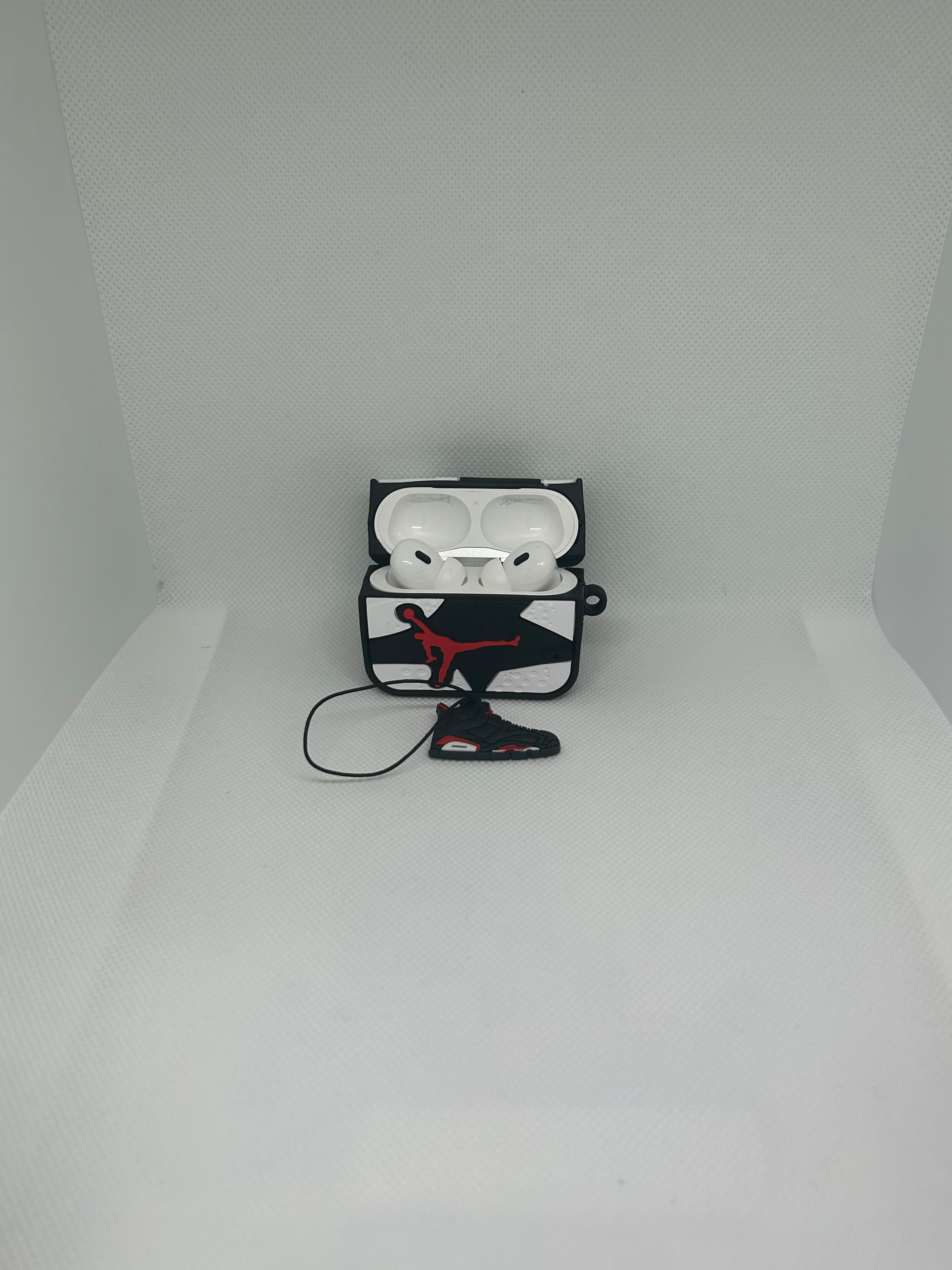 Husă AirPods cu design Air Jordan + breloc sneaker