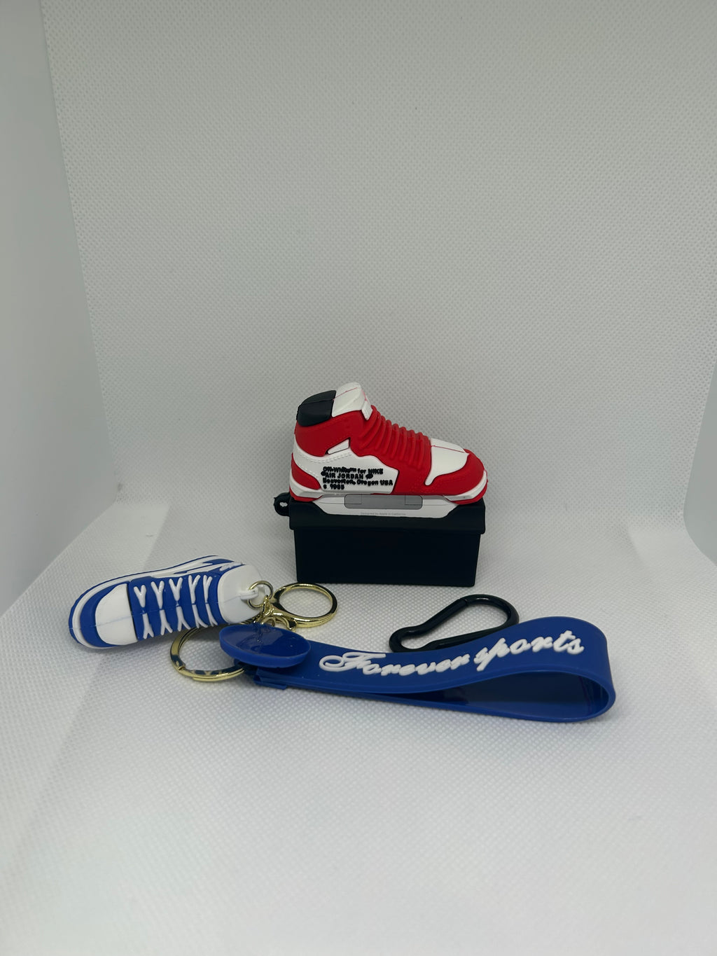 Husă AirPods cu design Air Jordan 1 + breloc sneaker