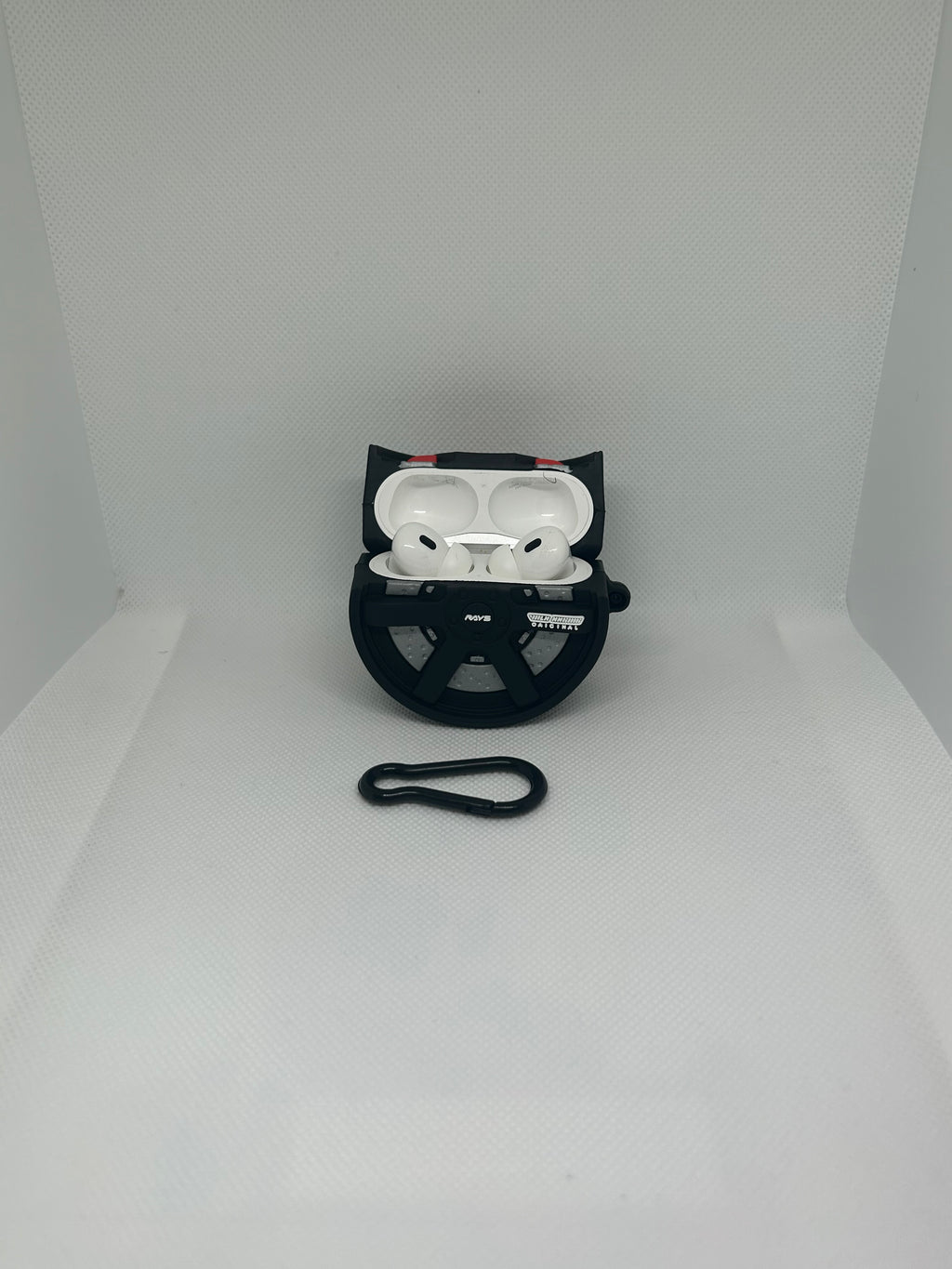 Husă AirPods cu design Car Wheel + breloc