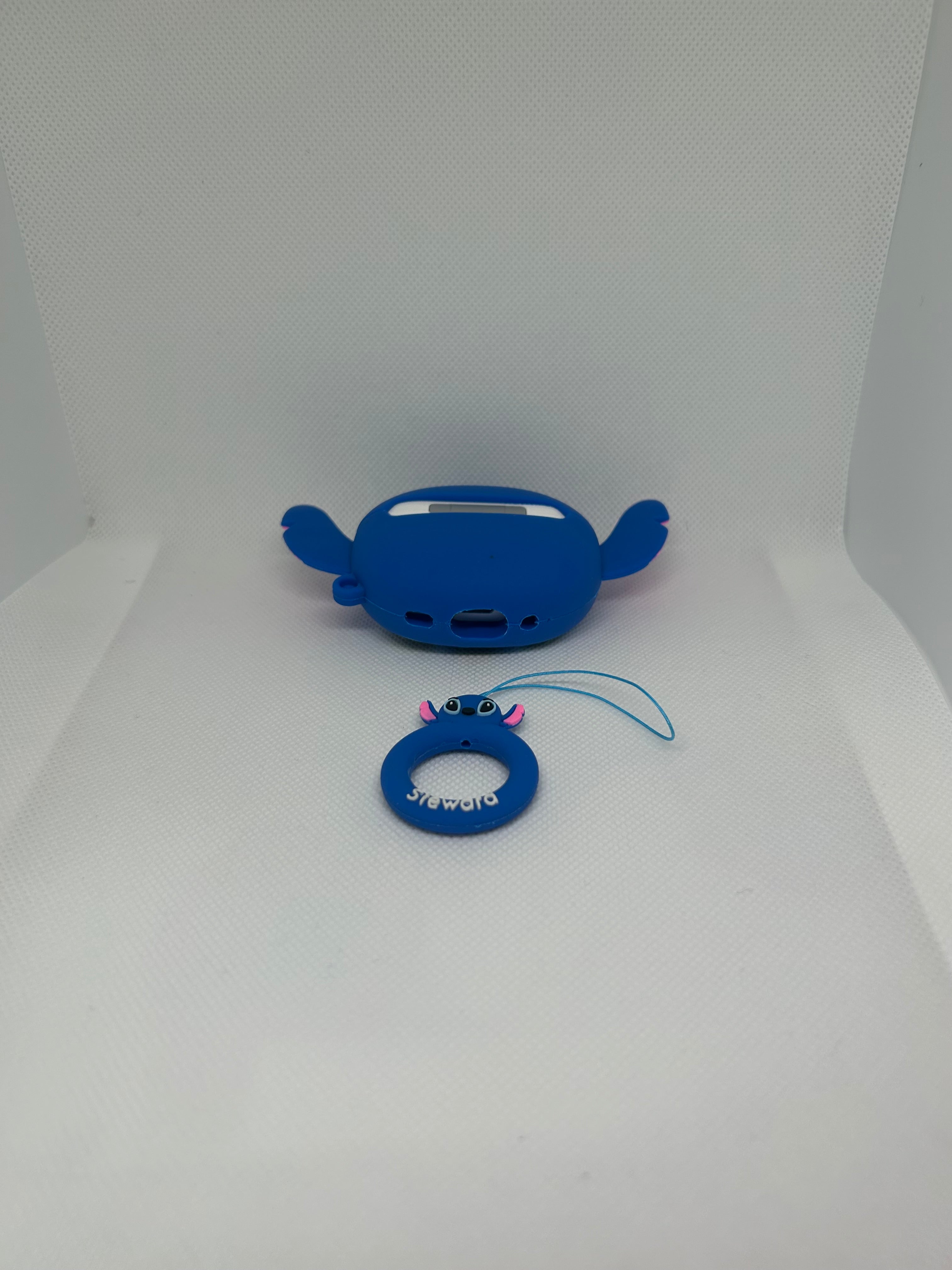 Husă AirPods cu design Stitch + breloc