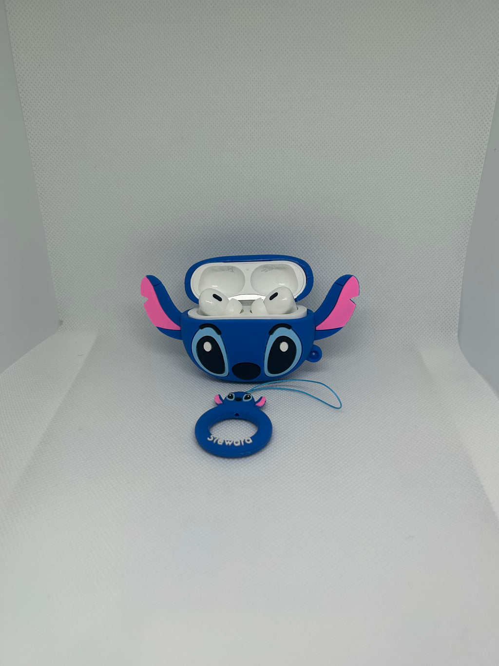Husă AirPods cu design Stitch + breloc