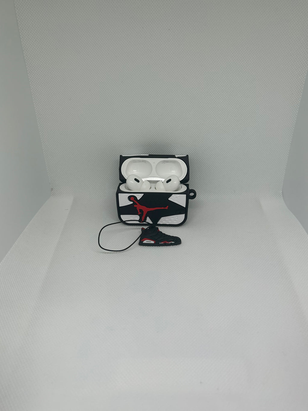 Husă AirPods cu design Air Jordan + breloc sneaker
