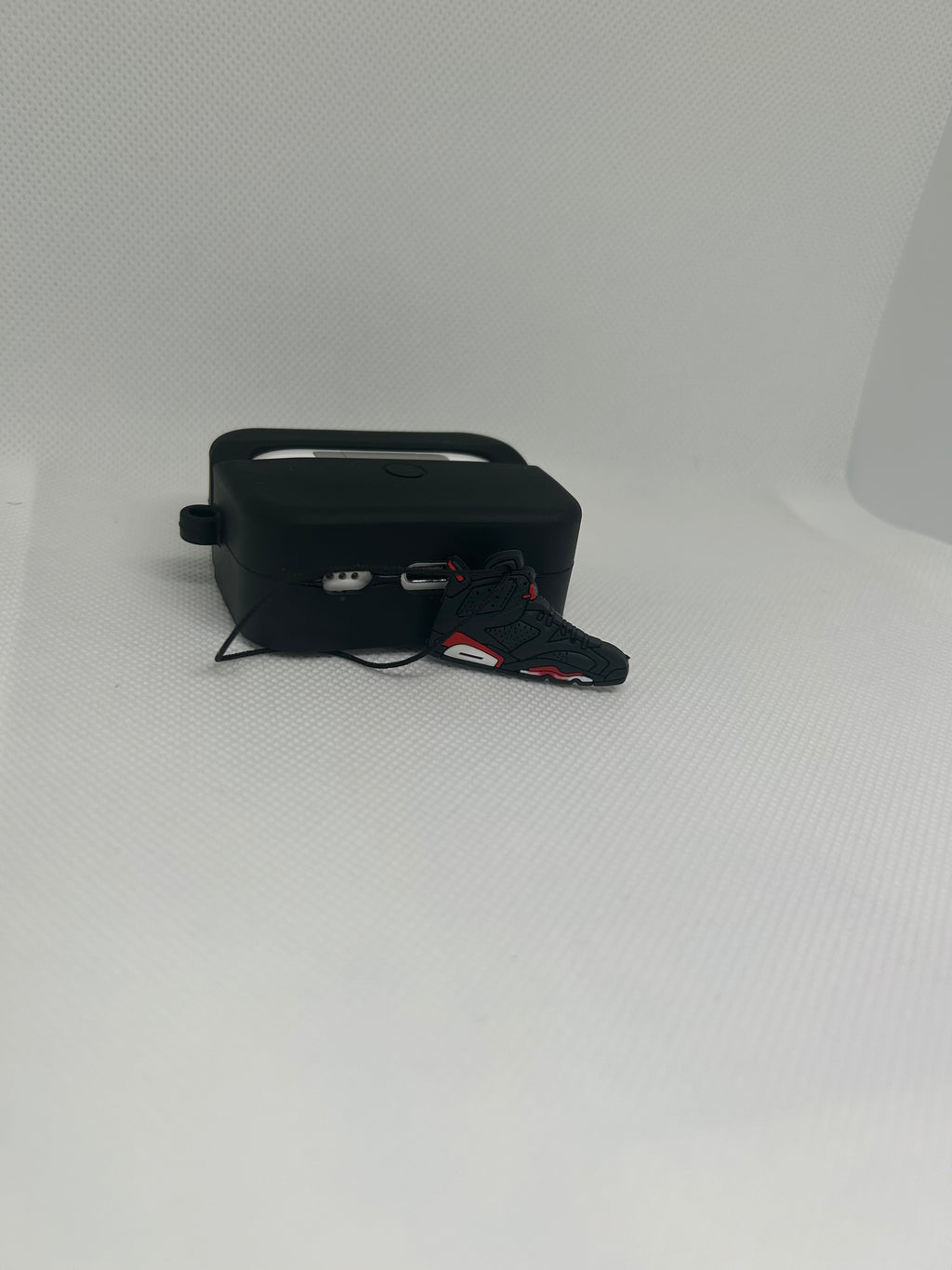 Husă AirPods cu design Air Jordan + breloc sneaker