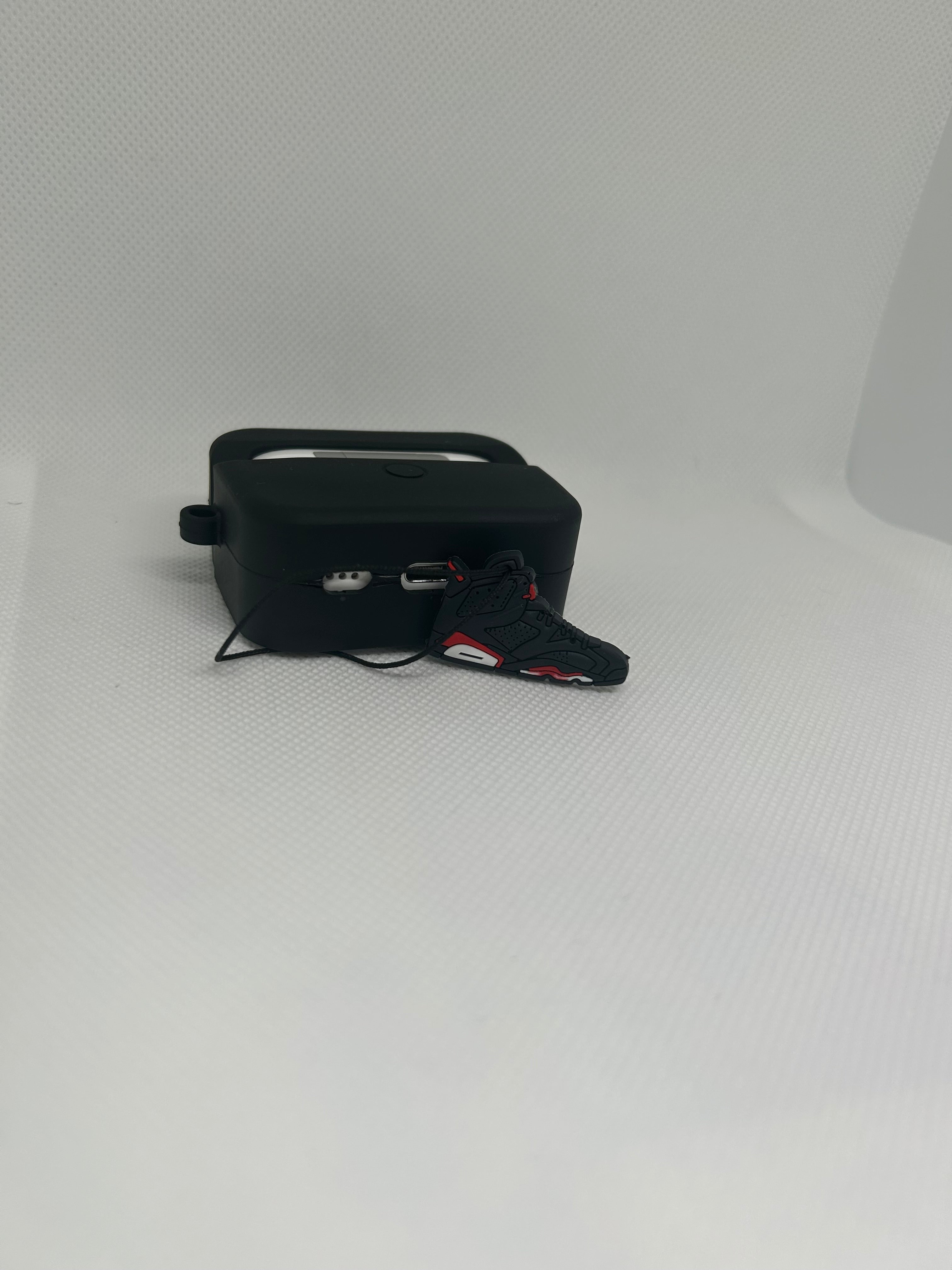 Husă AirPods cu design Air Jordan + breloc sneaker